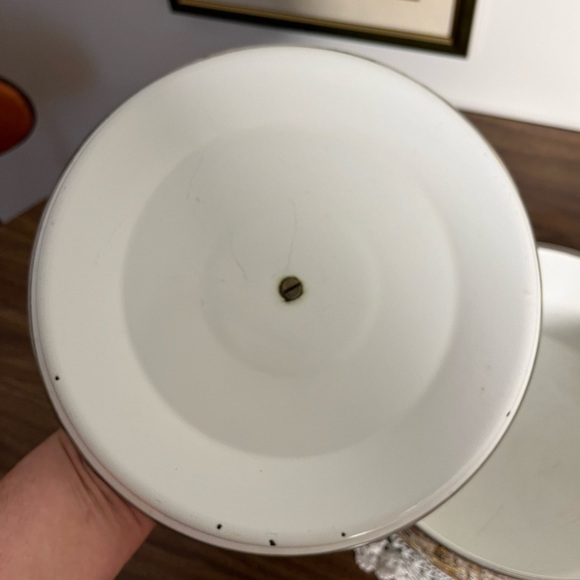 Vintage 70s Dutch Oven - Floral Enamel Cookware - Picture 7 of 12